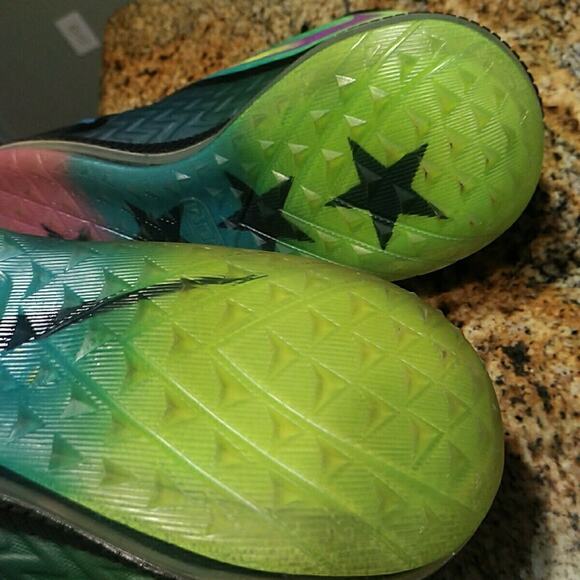 Athletic_Shoes